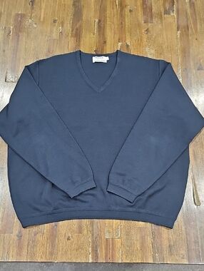 St. Croix Collections Classic Men's Merino Wool V-Neck Sweater in Navy